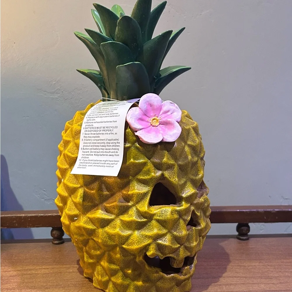 SPOOKY SUMMER 12in LED Resin Pineapple Skull With Floral Accent NWTS